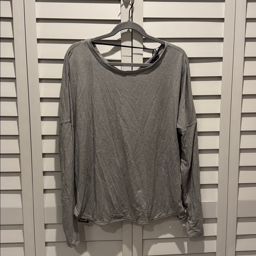 Prana NWT Rogue Light Gray Long Sleeve Top with small opening in the back.